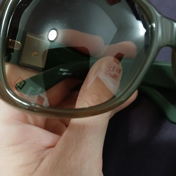 YvesSaintLaurent Snake Print Sunglasses is available for  display picture 2